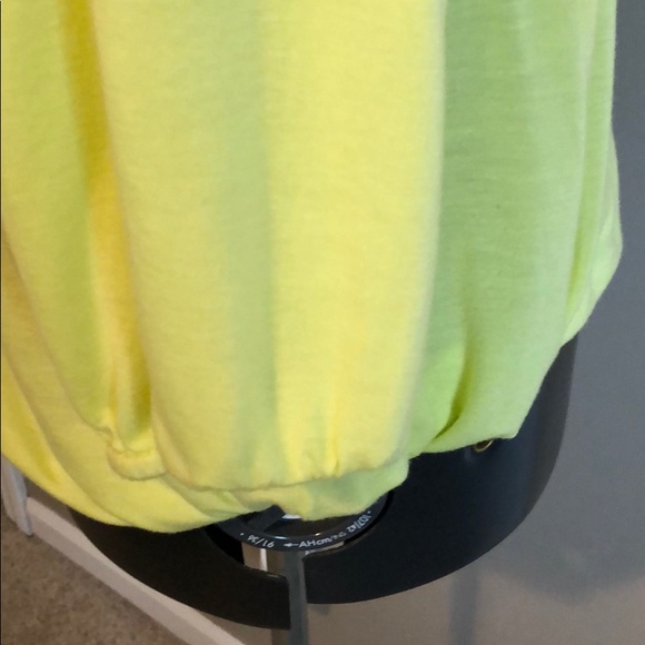 ❤️ 2 Items for $10. Old Navy Shirt/Top Size Large Lime Green - Picture 2 of 5